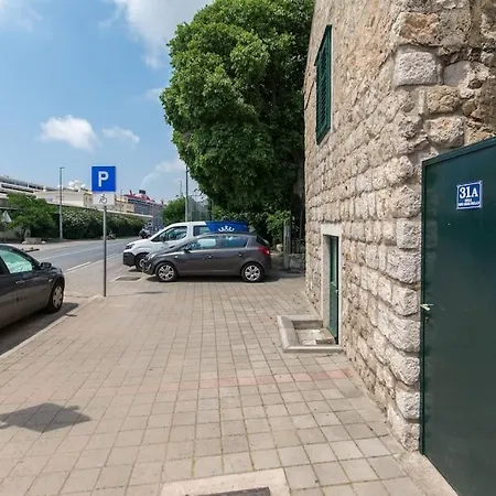 Sweet With Terrace Apartment *