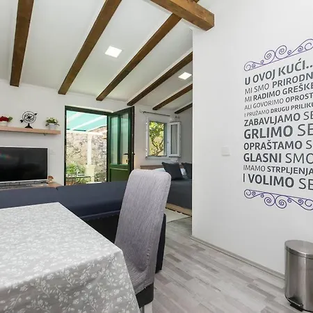 Sweet With Terrace Apartment *