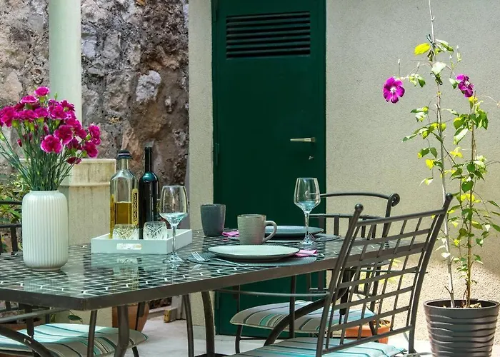 Sweet With Terrace Apartment *