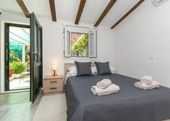 Sweet With Terrace Apartment