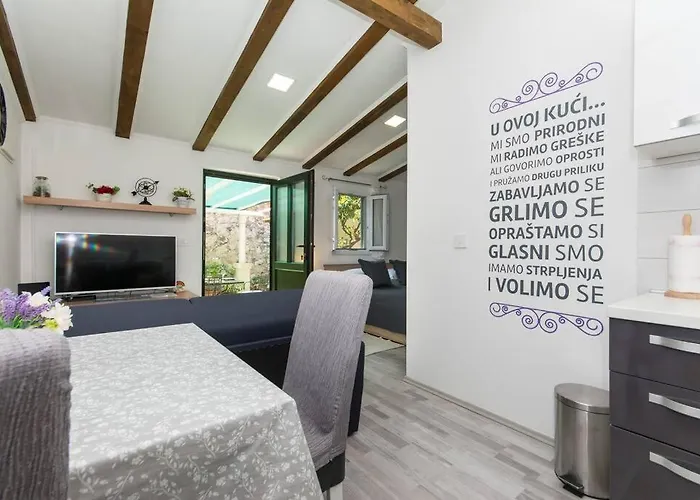 Sweet With Terrace Apartment *